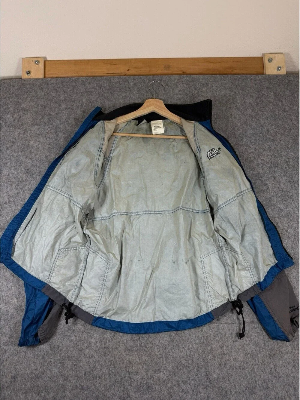 The North Face Goretex Jacket Mens Small Activent Blue Hiking Outdoor Gorpcore